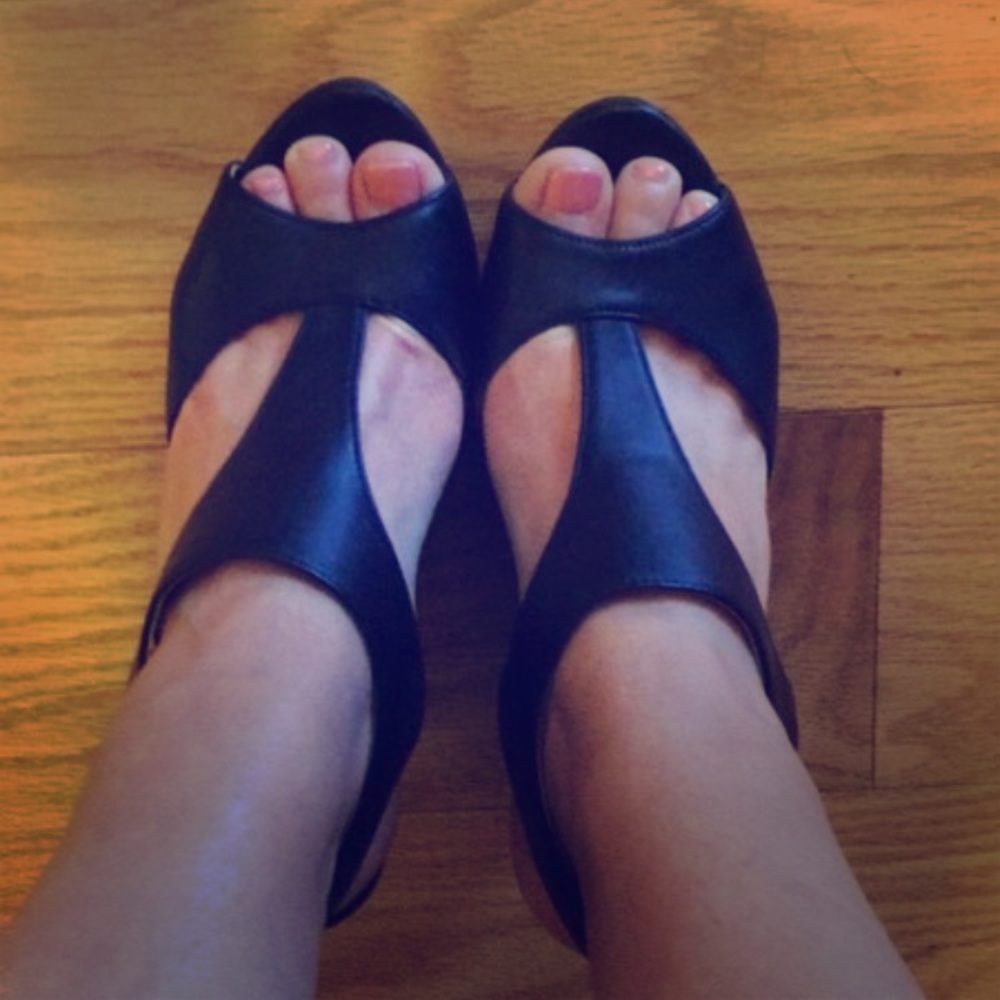 Black wedges